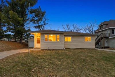 /international/us/124-n-college-street-cedar-falls-ia-110105042382/