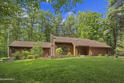 /international/us/11-muddy-brook-cir-great-barrington-ma-110108343415/