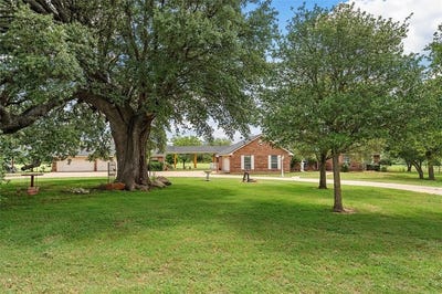 /international/us/654-county-road-473-lott-tx-110106919532/