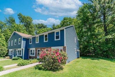 /international/us/111-stonegate-lane-derry-nh-110108532341/