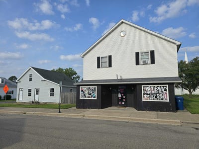 /international/us/1915-s-main-street-hazel-green-wi-110101360124/?lang=zh-cn