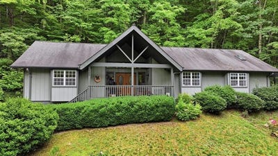 /international/us/100-foresthill-lane-whittier-nc-110109000306/
