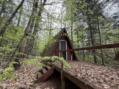 /international/us/599-beaver-pond-road-brant-lake-ny-110108349718/