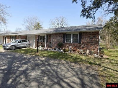 /international/us/1313-meadowbrook-drive-mountain-home-ar-110106923744/
