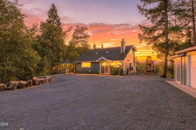 /international/us/433-hawksdale-drive-grants-pass-or-110110407357/