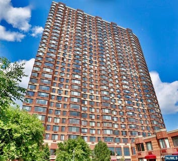 /international/us/100-old-palisade-road-fort-lee-nj-110108474358/