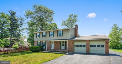 /international/us/104-deerwood-court-sterling-va-110107877649/