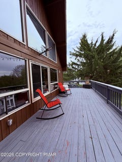 /international/us/210-stag-court-bushkill-pa-110108439678/