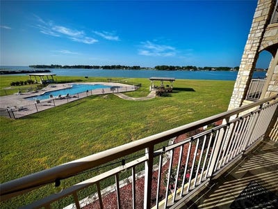 /international/us/9900-northshore-boulevard-corsicana-tx-110106702881/