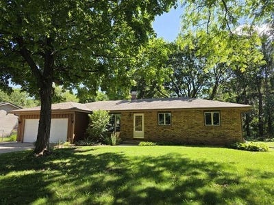 /international/us/4463-adele-street-roscoe-il-110108956953/