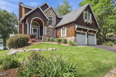 /international/us/9247-lake-riley-boulevard-chanhassen-mn-110109132758/