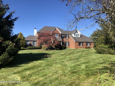 /international/us/10-saddlebrook-road-millstone-nj-110102946255/
