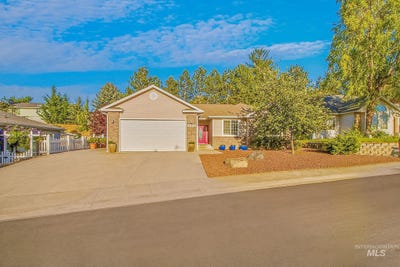 /international/us/2133-13th-st-lewiston-id-110107849400/
