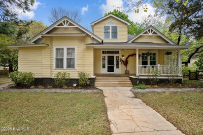/international/us/802-n-poplar-street-aberdeen-nc-110106974951/