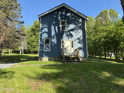 /international/us/77-abbott-street-hoosick-falls-ny-110108196696/