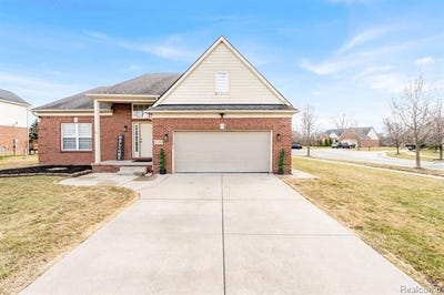 /international/us/21196-oak-ridge-drive-clinton-twp-mi-110108296532/