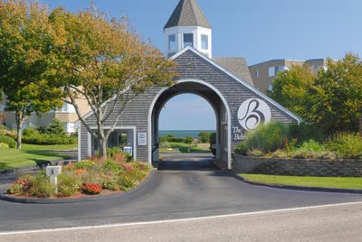 /international/us/1-belmont-road-west-harwich-ma-110102409308/