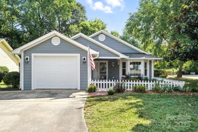 /international/us/2902-cherry-blossom-court-fort-mill-sc-110100975832/