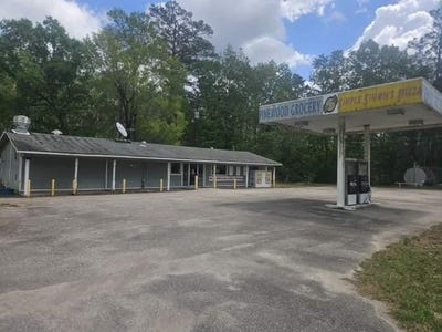 /international/us/1001-pinewood-blvd-sour-lake-tx-110106923723/