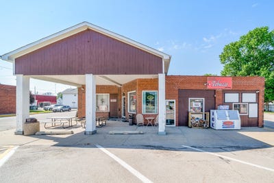 /international/us/207-w-si-johnson-street-sheridan-il-110108139074/