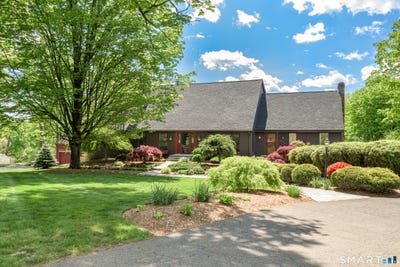 /international/us/279-middle-haddam-road-portland-ct-110108196468/