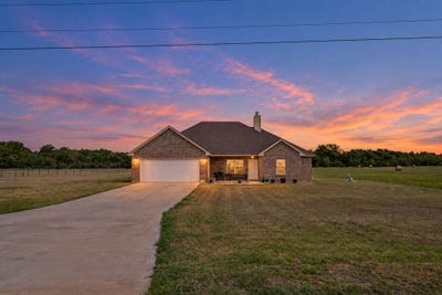 /international/us/1215-river-hills-road-stephenville-tx-110120535624/