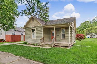 /international/us/708-e-center-street-monticello-il-110108063965/