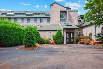 /international/us/25-water-street-east-greenwich-ri-110100995525/