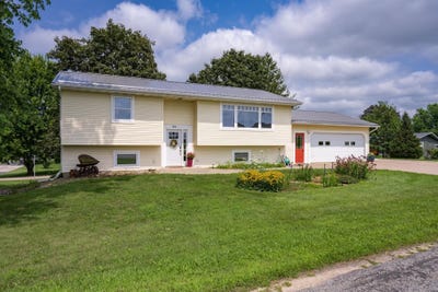 /international/us/400-highland-street-westby-wi-110109832771/
