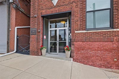 /international/us/7-alby-street-alton-il-110109007774/