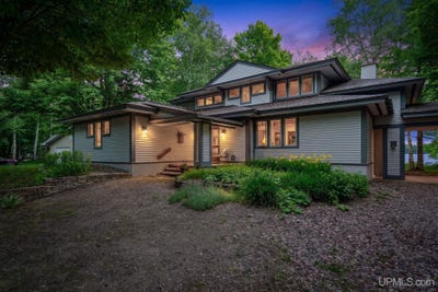 /international/us/137-brown-road-michigamme-mi-110108975821/