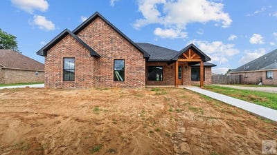 /international/us/175-corley-cir-wake-village-tx-110108449779/