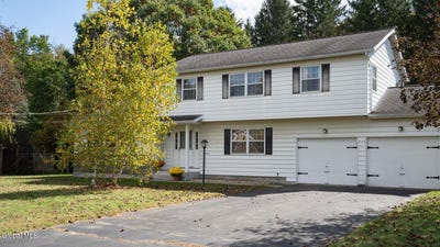 /international/us/26-bellwood-lane-castleton-ny-110120549544/