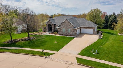 /international/us/12917-timberline-drive-urbandale-ia-110099033244/