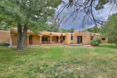 /international/us/402-a-este-es-pl-taos-nm-110105722301/
