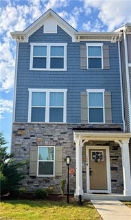 /international/us/180-spring-grove-way-smithfield-va-110106553296/