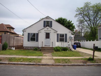 /international/us/145-mcquesten-street-manchester-nh-110108491172/