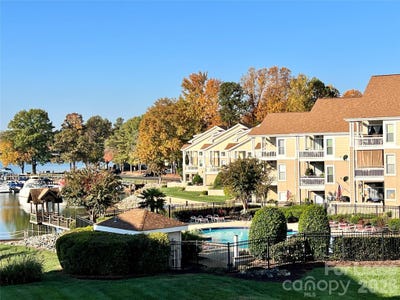 /international/us/1105-torrence-circle-davidson-nc-110108475028/