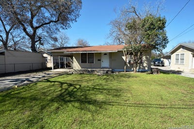 /international/us/303-e-faust-st-new-braunfels-tx-110106699899/