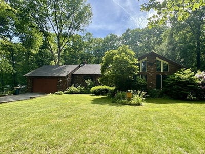 /international/us/64-number-10-schoolhouse-rd-charlton-ma-110108662497/
