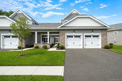 /international/us/77-willow-circle-coram-ny-110109413554/