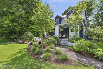 /international/us/4-lenox-rd-west-stockbridge-ma-110108608979/