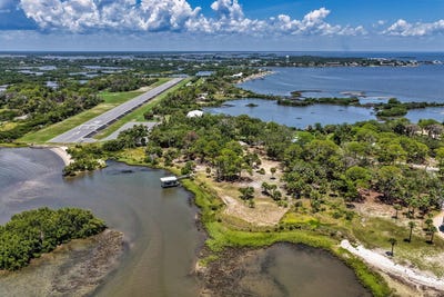 /international/us/13530-sw-airport-rd-cedar-key-fl-110110349085/