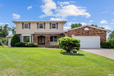 /international/us/2303-wynnewood-court-davenport-ia-110100892524/