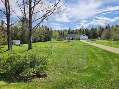 /international/us/1017-railroad-street-brighton-vt-110108094368/