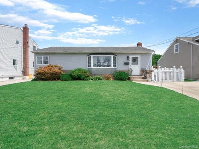 /international/us/208-n-3rd-street-bethpage-ny-110108683482/