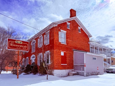 /international/us/6-church-nassau-ny-110106505015/