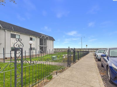 /international/us/2401-w-canal-dr-kennewick-wa-110108338993/