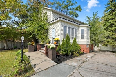 /international/us/19270-lorain-road-fairview-park-oh-110102491978/