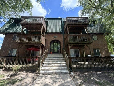 /international/us/1905-tall-oaks-drive-aurora-il-110108851356/